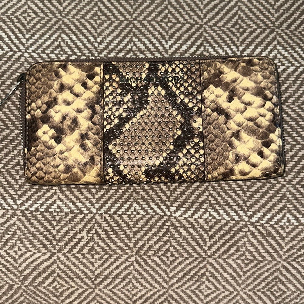Michael kors wallet